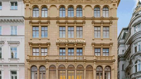 louis vuitton valuation
